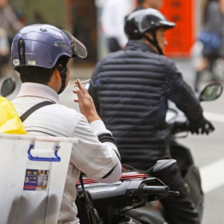 Taiwan To Ban Smoking While Driving